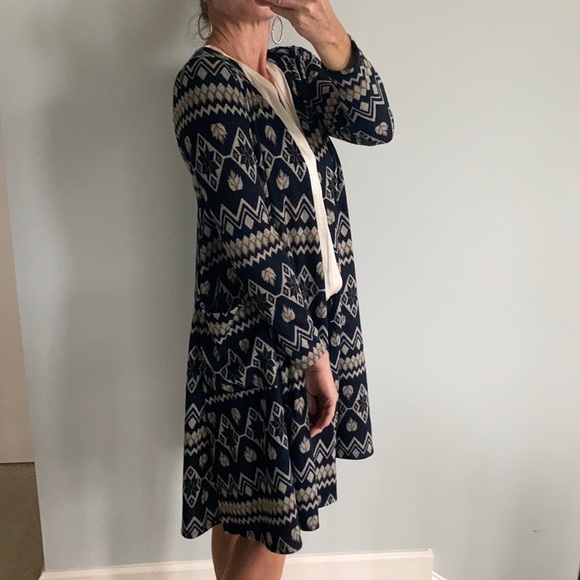 ♥️1 SIZE SMALL♥️Navy & Taupe Aztec Print Cardigan - Picture 6 of 8